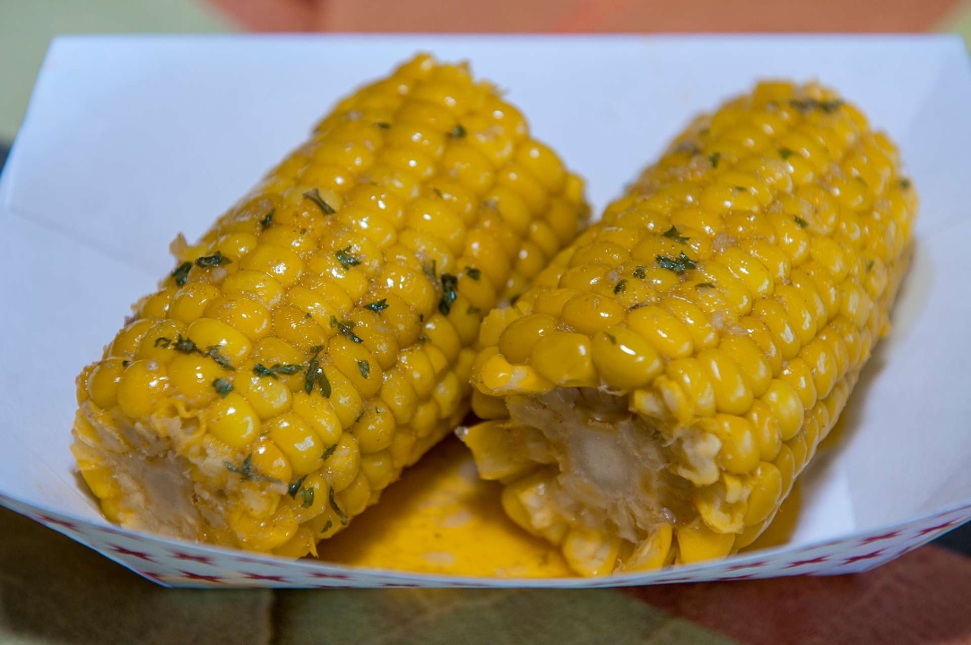 Order Corn On The Cob (M2) food online from 7 Spice Cajun Seafood store, Houston on bringmethat.com