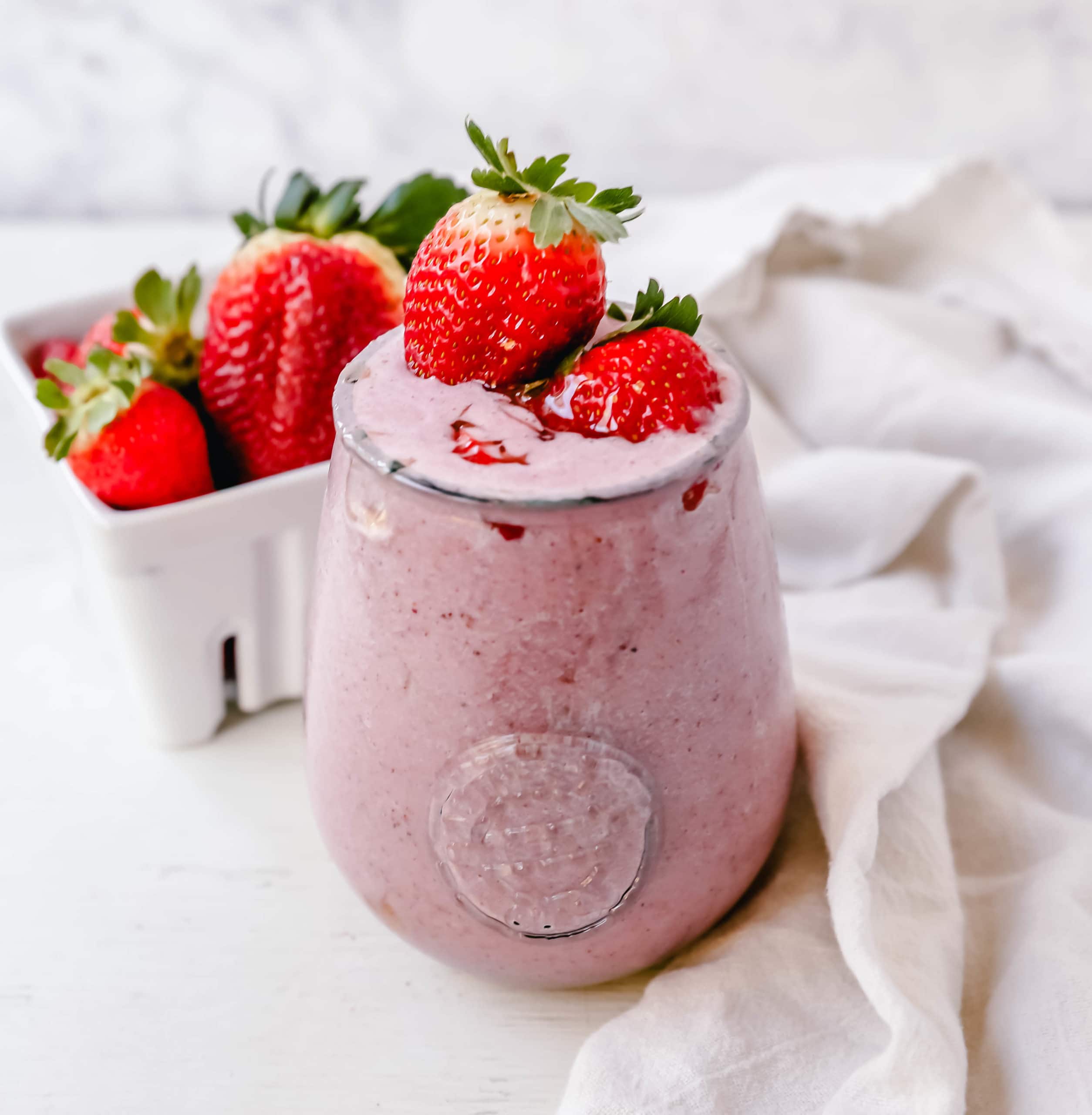 Order Strawberry Smoothie  (草莓) food online from Tea Spots store, West Covina on bringmethat.com