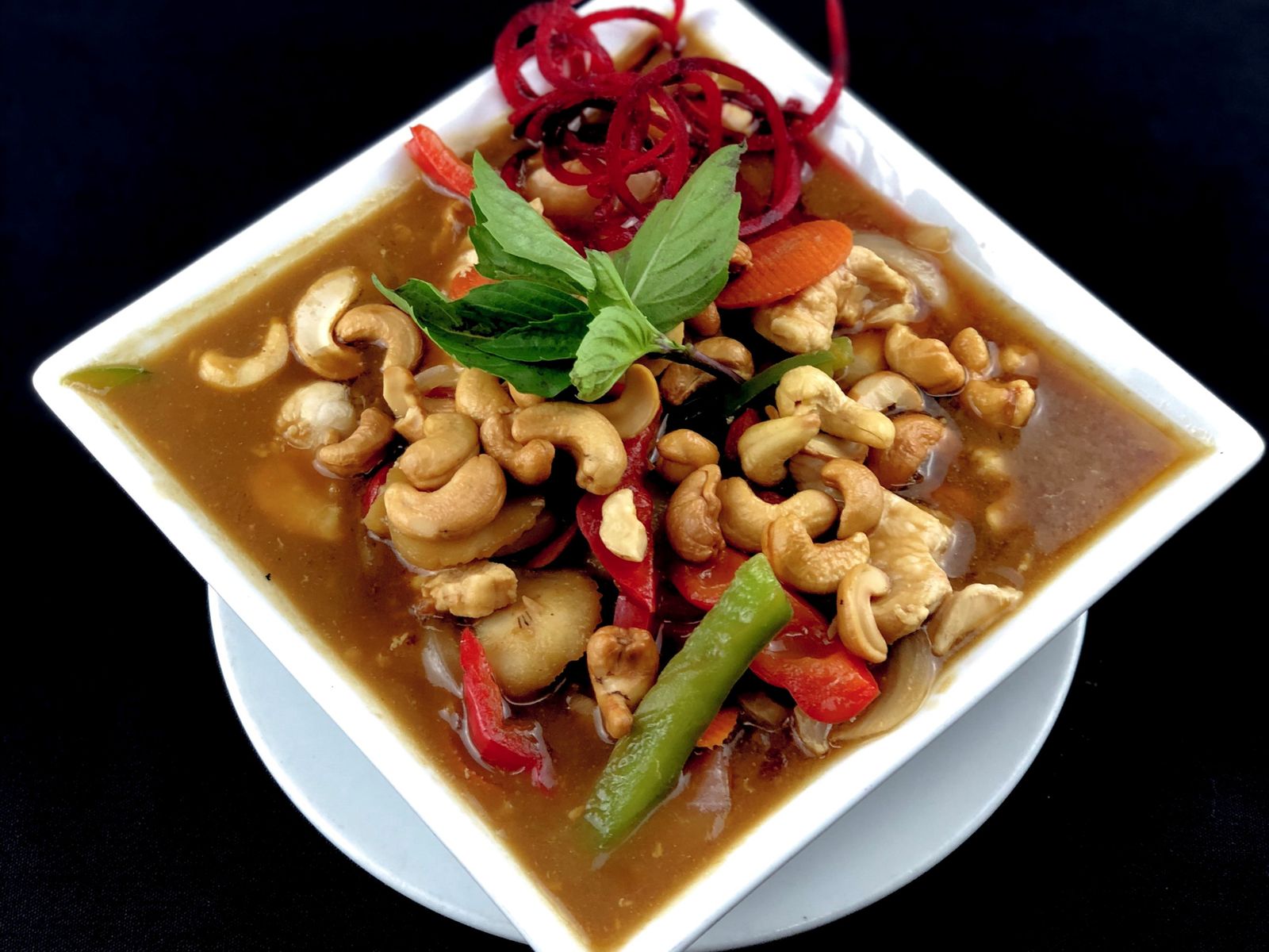 Order Cashew Stir Fry Large food online from Malee's Thai Bistro on Main store, Scottsdale on bringmethat.com