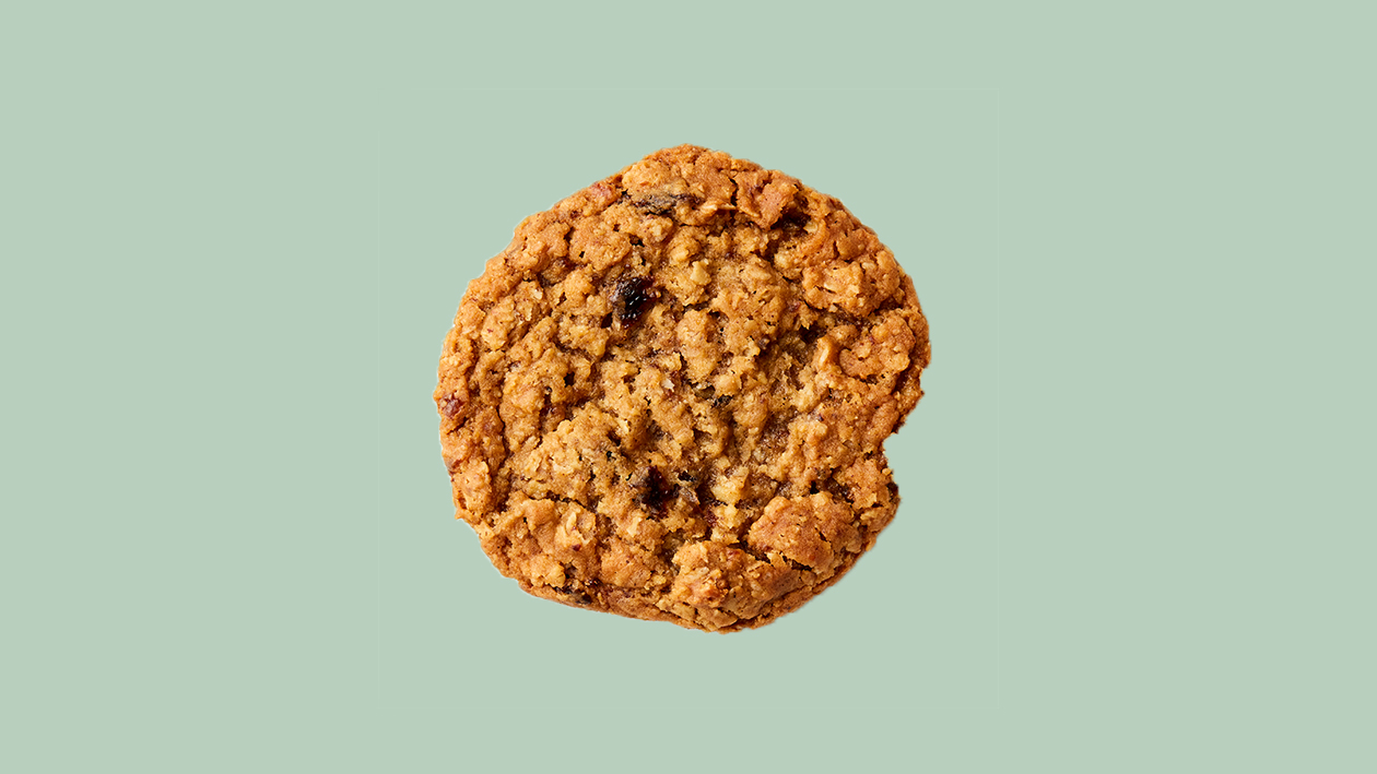Order Oatmeal Raisin Cookie food online from Chop’T Creative Salad Co store, Rockville on bringmethat.com