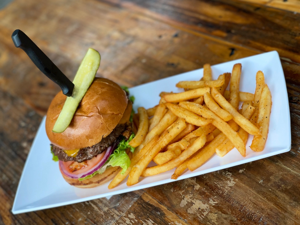 Order Classic Burger food online from Golden Road Brewing store, Sacramento on bringmethat.com