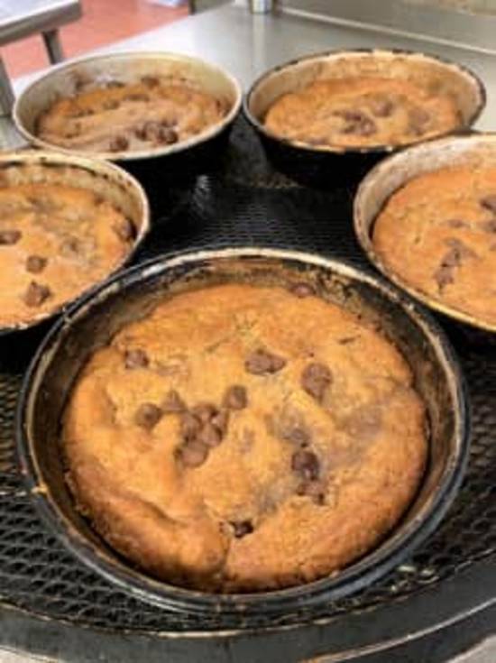 Order Deep Dish Chocolate Chip Cookie food online from Pizzapapalis store, Toledo on bringmethat.com
