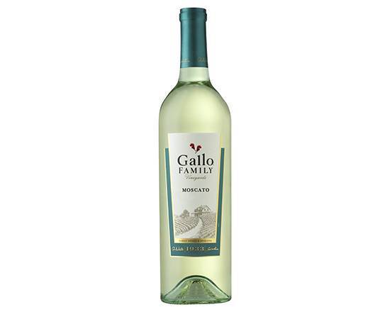 Order Gallo Family Vineyards Moscato, 750mL white wine (9.0% ABV) food online from Signal Liquor store, Signal Hill on bringmethat.com