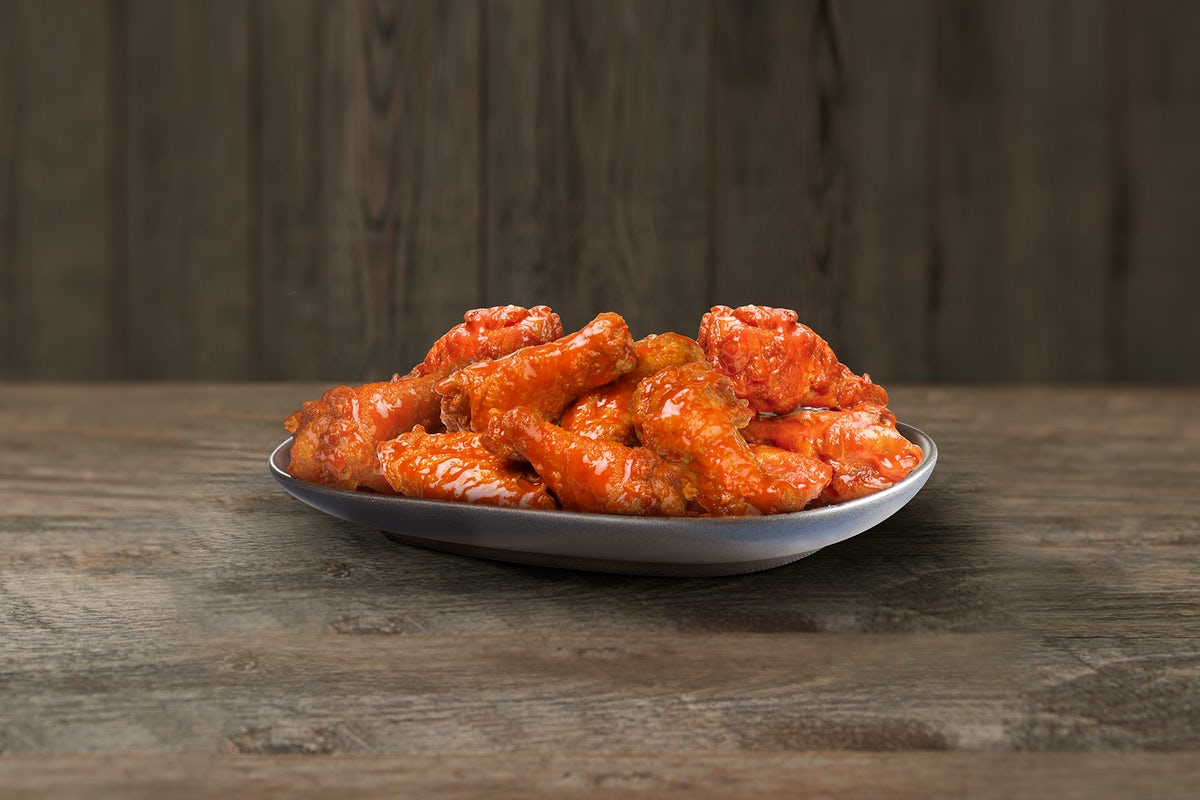 Order 10 Piece Classic Wings  food online from Rally's store, Terre Haute on bringmethat.com