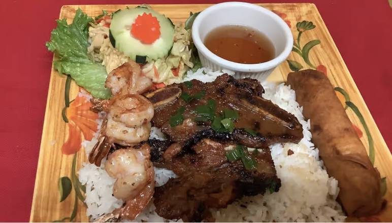 Order Short Ribs, Prawns & Egg Roll food online from Noodle Palace store, Santa Rosa on bringmethat.com