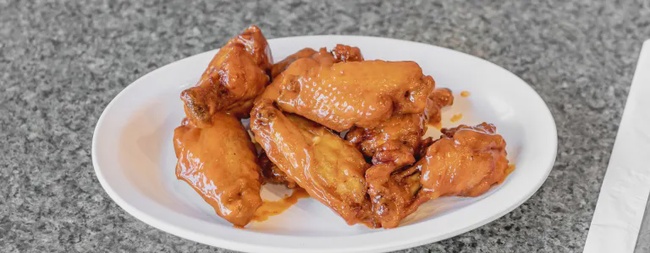 Order 1 Lb. Chicken Wings food online from Cecil Whittaker Pizzeria store, Ballwin on bringmethat.com