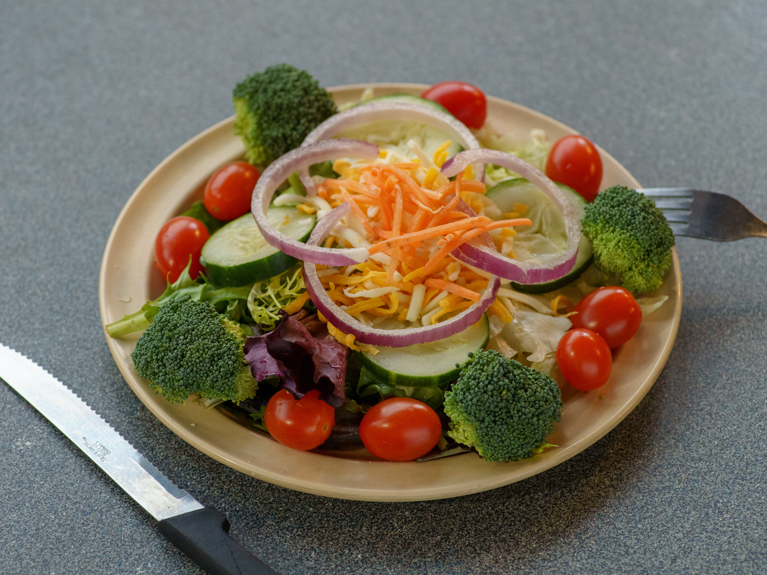 Order Small House Salad food online from Austin's Steak and Homestyle Buffet store, Knoxville on bringmethat.com