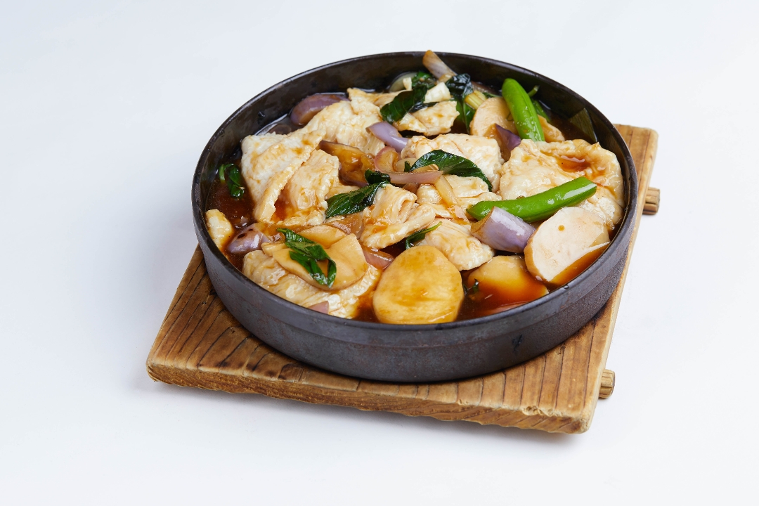 Order Bangkok Basil Chicken food online from Moca store, Hewlett on bringmethat.com