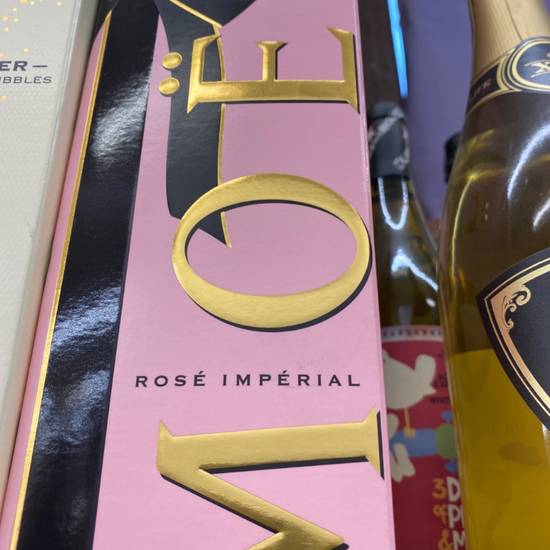 Order Moet rosé imperial food online from Ramona Liquor store, Rancho Cucamonga on bringmethat.com