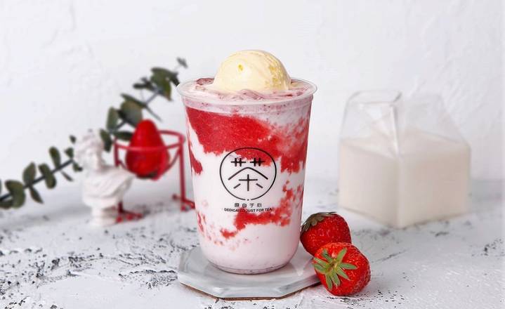 Order Strawberry Bubble Milk (草莓珍珠脏脏奶) food online from moge tea store, Quincy on bringmethat.com