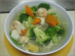 Order S4. Vegetable Soup (Bowl) food online from Moon Wok store, Cedar Hill on bringmethat.com