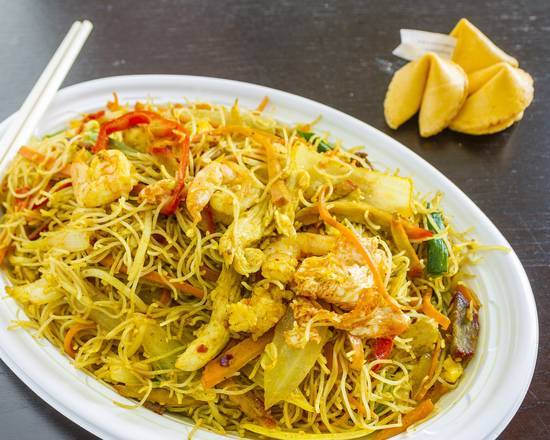 Order Singapore Mei Fun food online from Sultan Wok Chinese, Sushi & Thai store, West Windsor on bringmethat.com