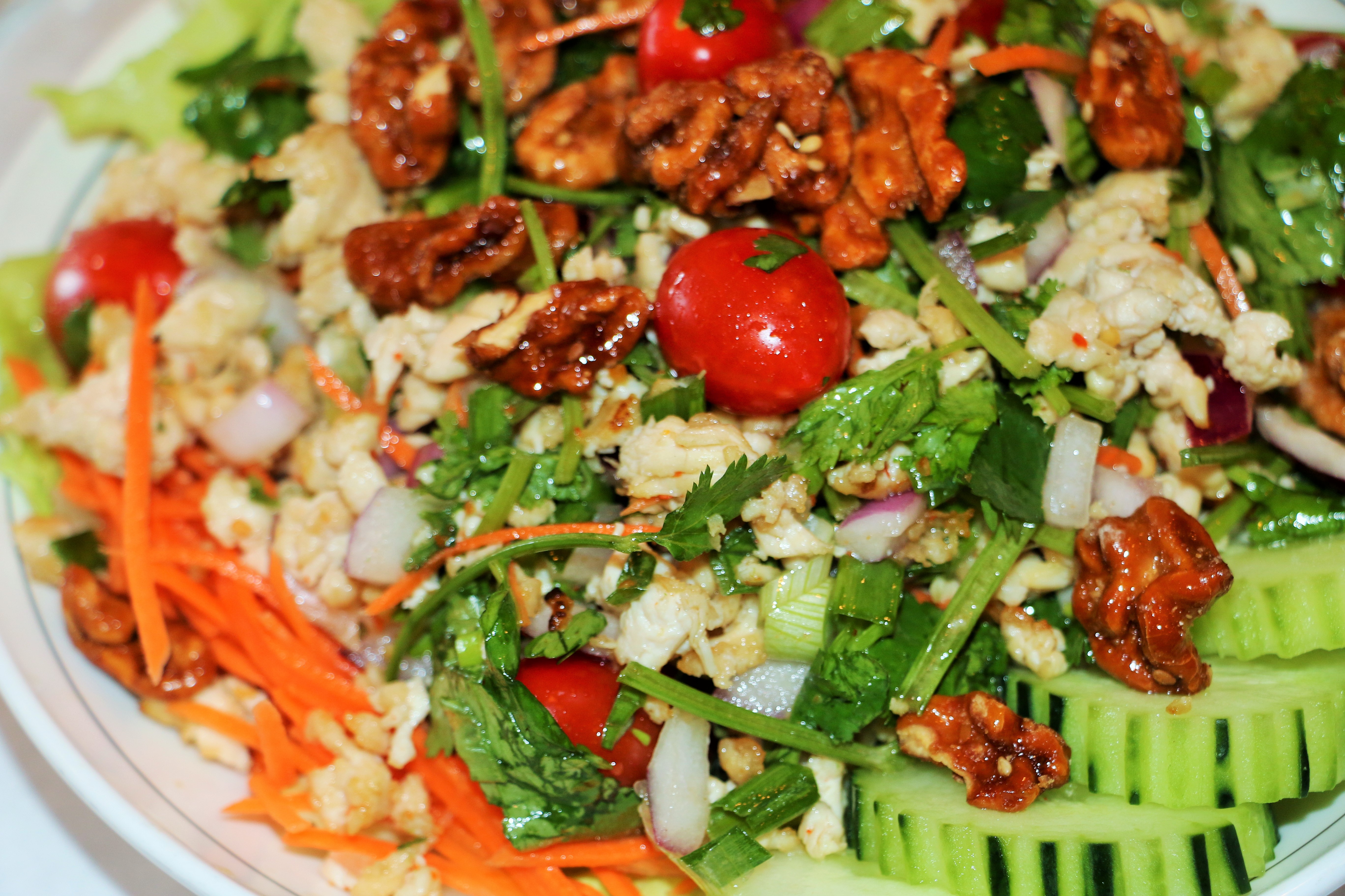Order 321. Spicy Chicken Salad food online from Chi Tung Chinese & Thai Restaurant store, Evergreen Park on bringmethat.com