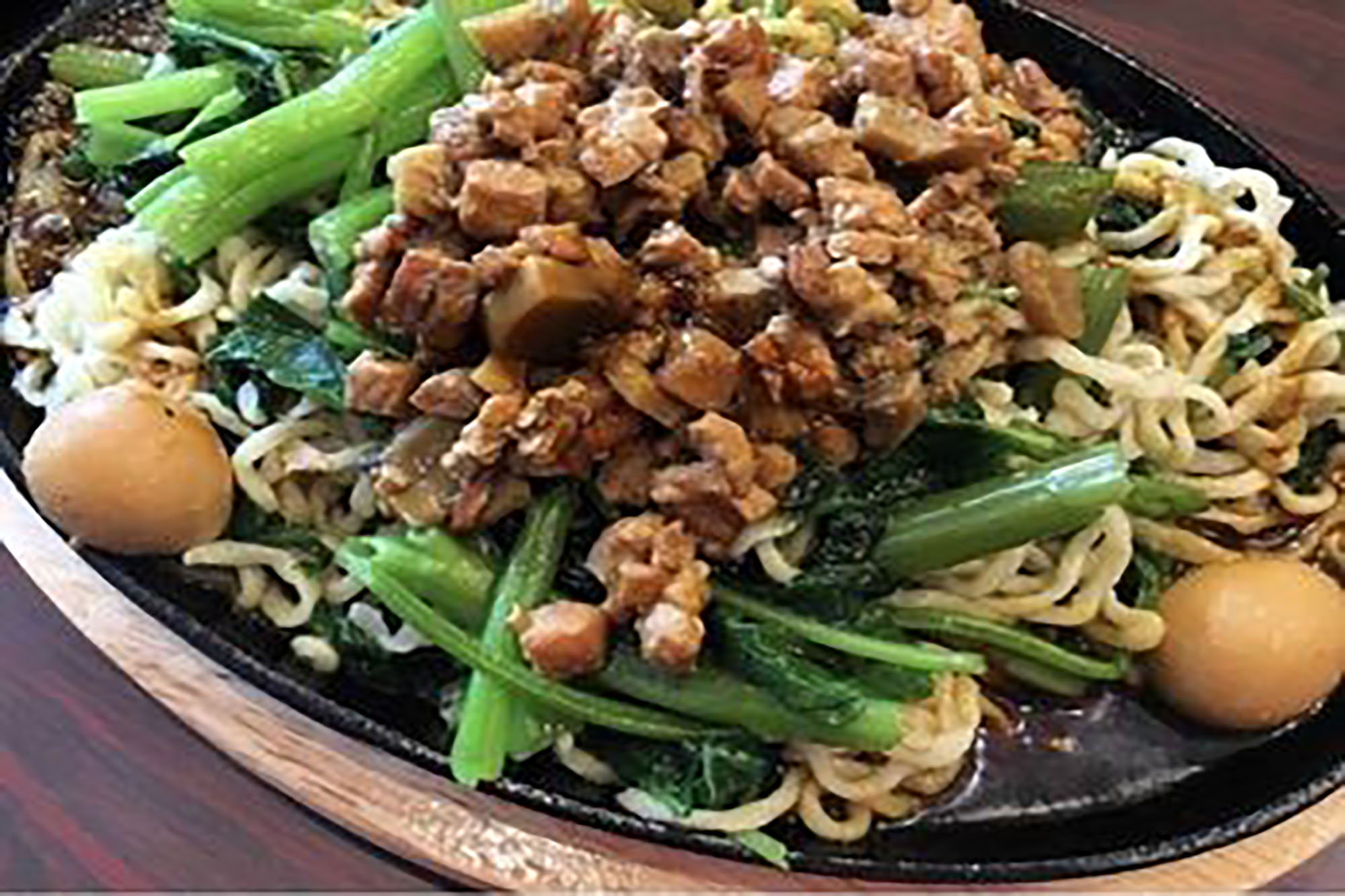Order Bakmi Ayam Kangkung Hot Plate / Chicken Noodle Water Spinach Hot Plate food online from Awang Kitchen store, Elmhurst on bringmethat.com