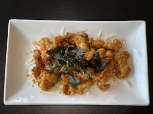 Order 37. Garlic Crispy Chicken food online from Youpa Thai Kitchen store, Kent on bringmethat.com