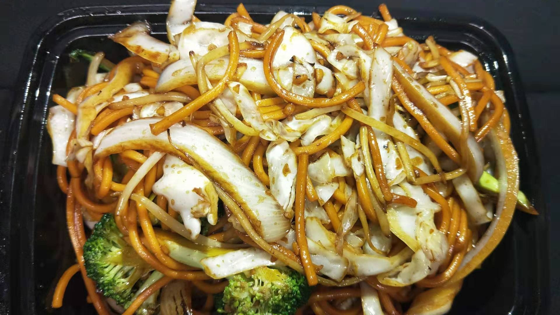 Order Vegetable Chow Mein food online from Happy Panda store, Oxnard on bringmethat.com