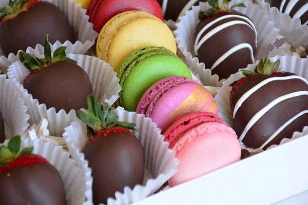 Order Special Organic 3 Belgian Chocolate Covered Strawberries and 3 French Macarons food online from Valbella Midtown store, New York on bringmethat.com