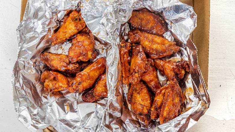 Order Chicken Wings (Full Orders) food online from Cousin Vinnys Pizza store, Columbus on bringmethat.com