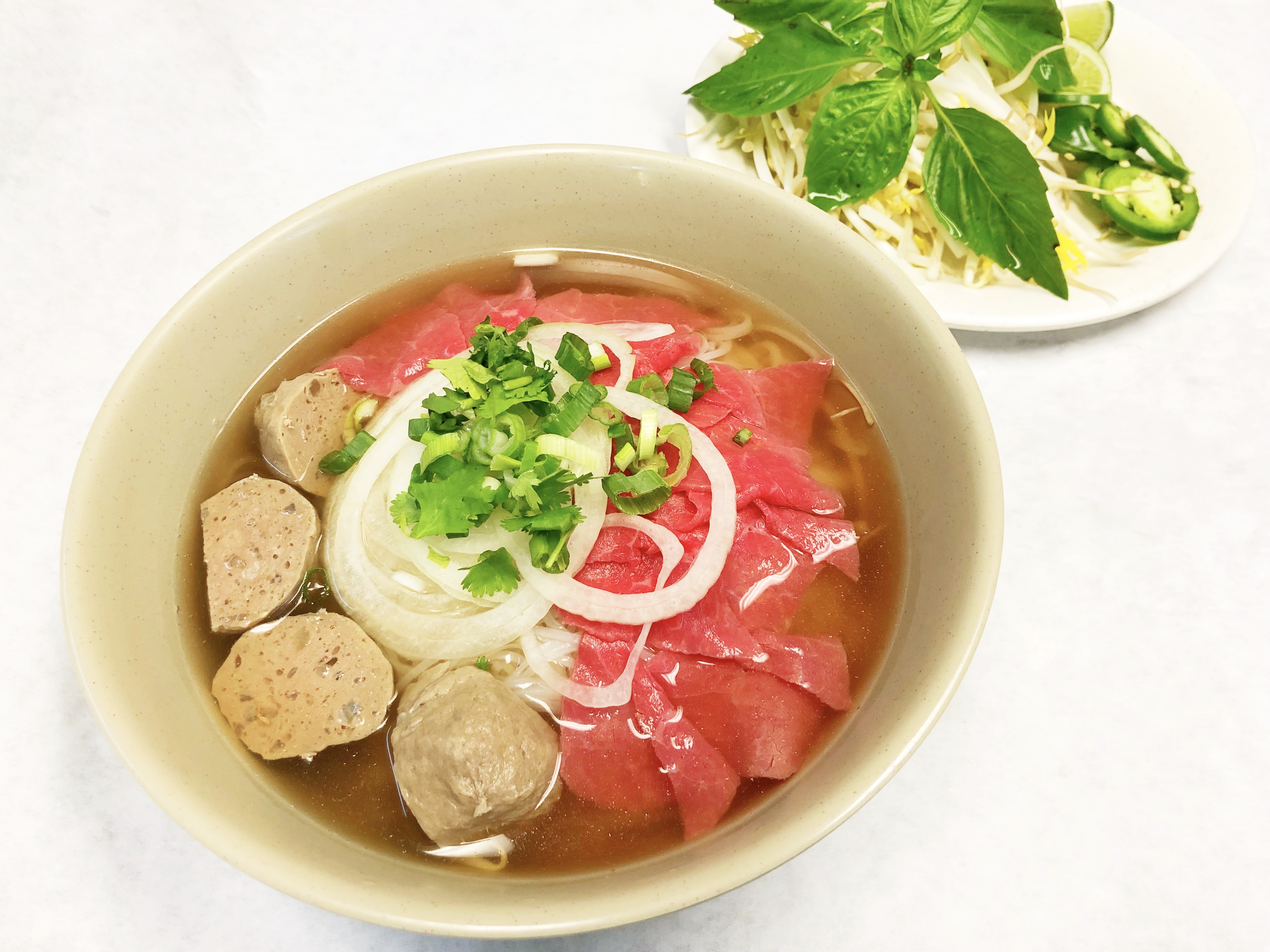Order P3. Eye Round Steak and Beef Ball Soup food online from House of Pho store, Hoffman Estates on bringmethat.com
