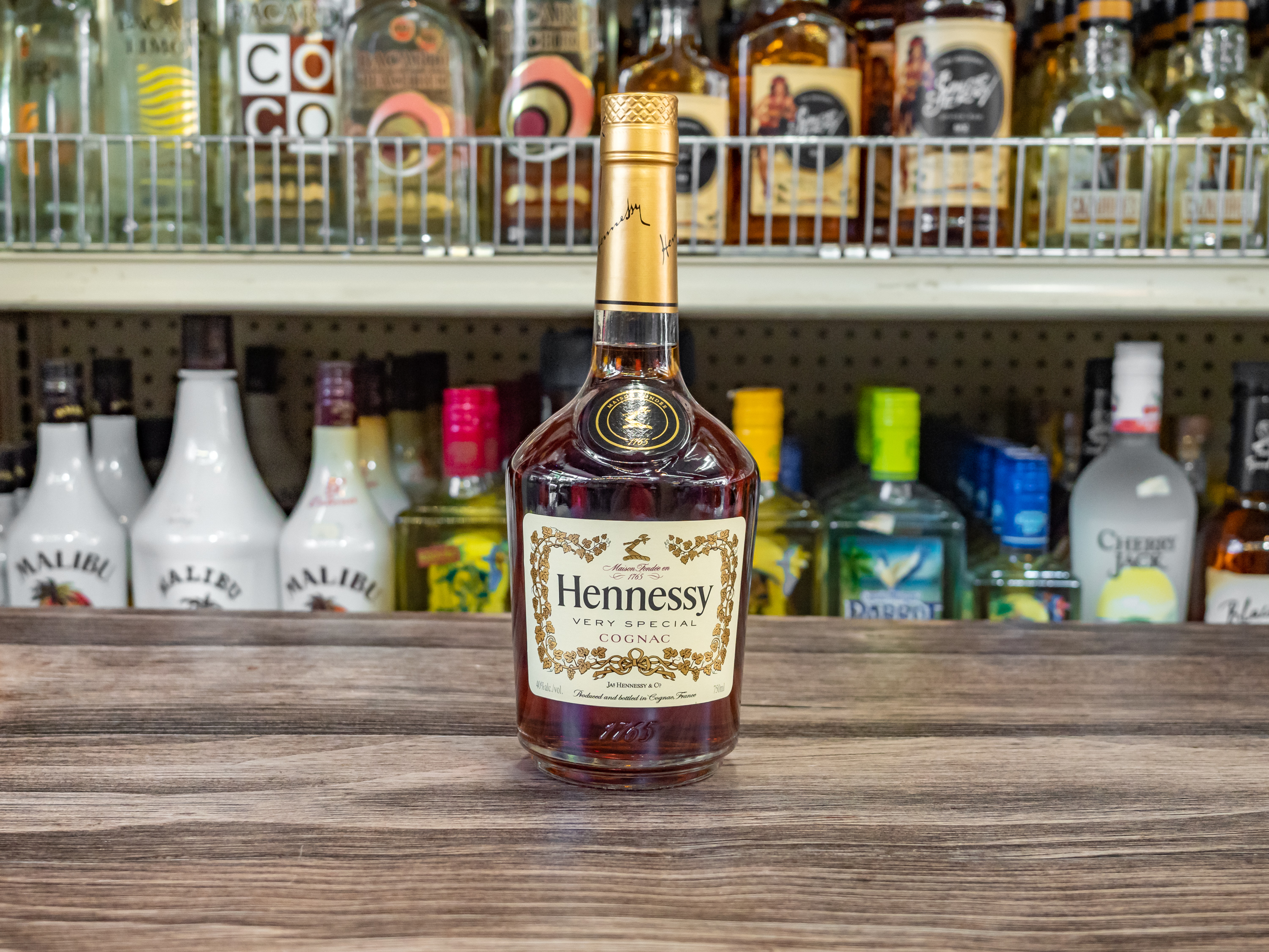 Order Hennessy VS, 750 ml. Cognac food online from Food & Beverage store, Pleasanton on bringmethat.com
