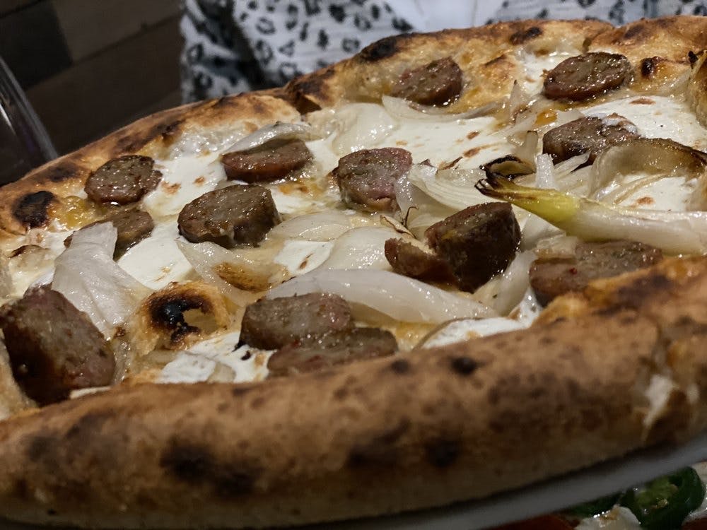 Order Smokehouse White Pizza - 12.5" (6 Slices) food online from Craft 64 store, Scottsdale on bringmethat.com