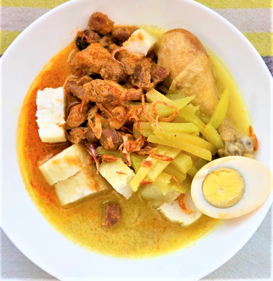 Order Lontong Cap Gomeh food online from Sunny Express store, South El Monte on bringmethat.com