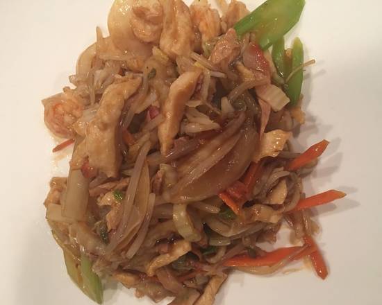 Order House Special Chow Mein food online from Wu's Garden store, Upper Leacock on bringmethat.com