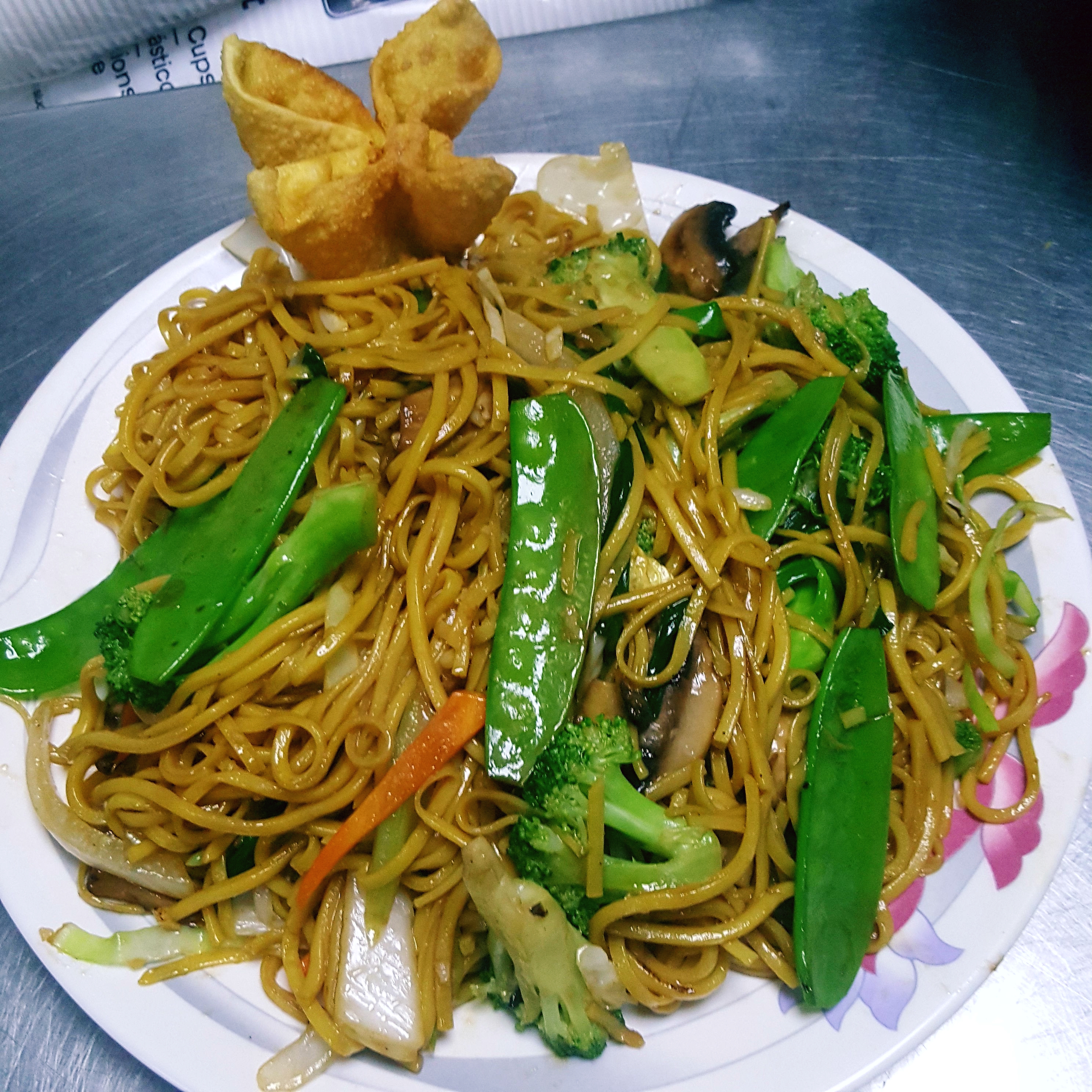 Order 76. Vegetable Lo Mein food online from China Feast store, Kansas City on bringmethat.com