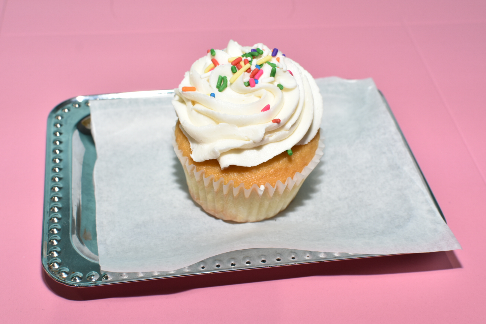 Order Vanilla Cupcake food online from Maria Bonita Bakery Juice Bar store, bronx on bringmethat.com