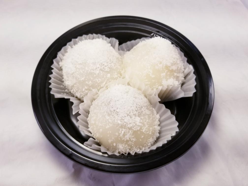 Order Red Bean Mochi with Coconut Flake (3pcs.) food online from Lucky Deli store, Los Angeles on bringmethat.com
