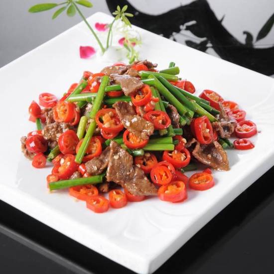 Order Stir-Fried Beef with Green & Red Pepper小炒牛肉 food online from Chuanyu Fusion store, Oklahoma City on bringmethat.com