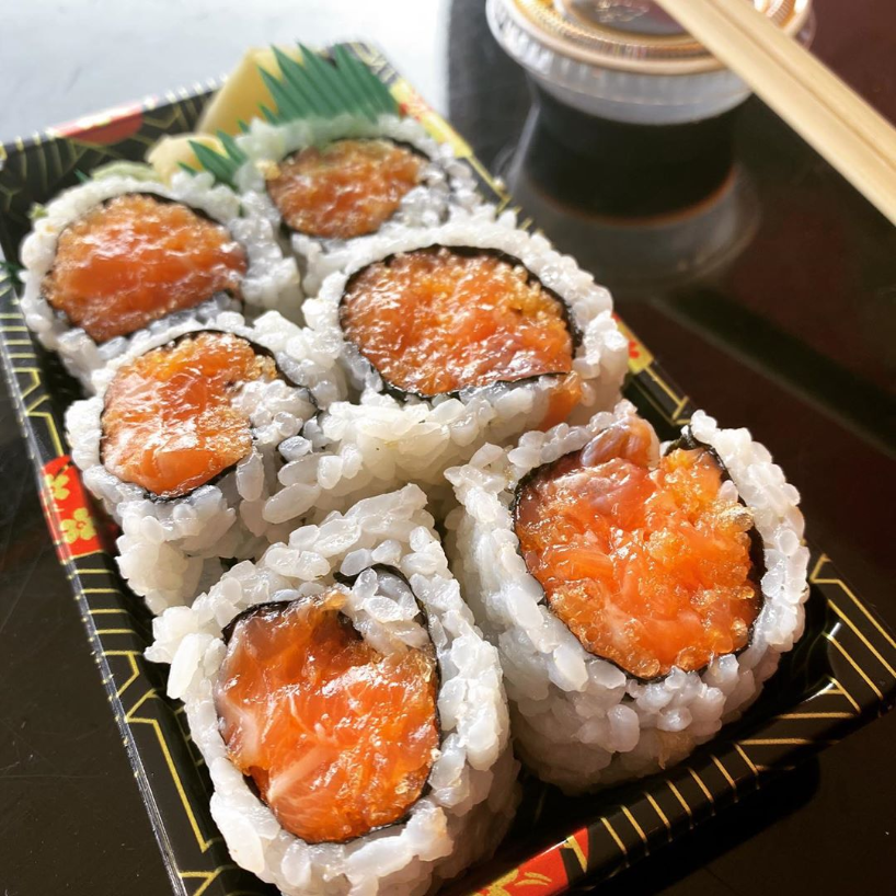 Order Spicy Salmon Roll food online from Sushi sushi store, New York on bringmethat.com