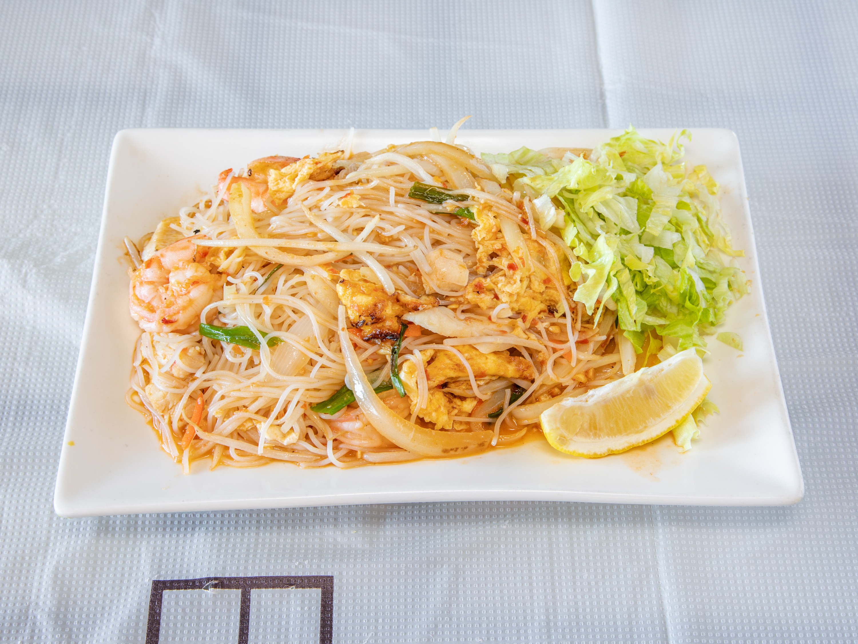 Order Thai Spicy Rice Noodle food online from Bamboo Cafe store, Glendale on bringmethat.com