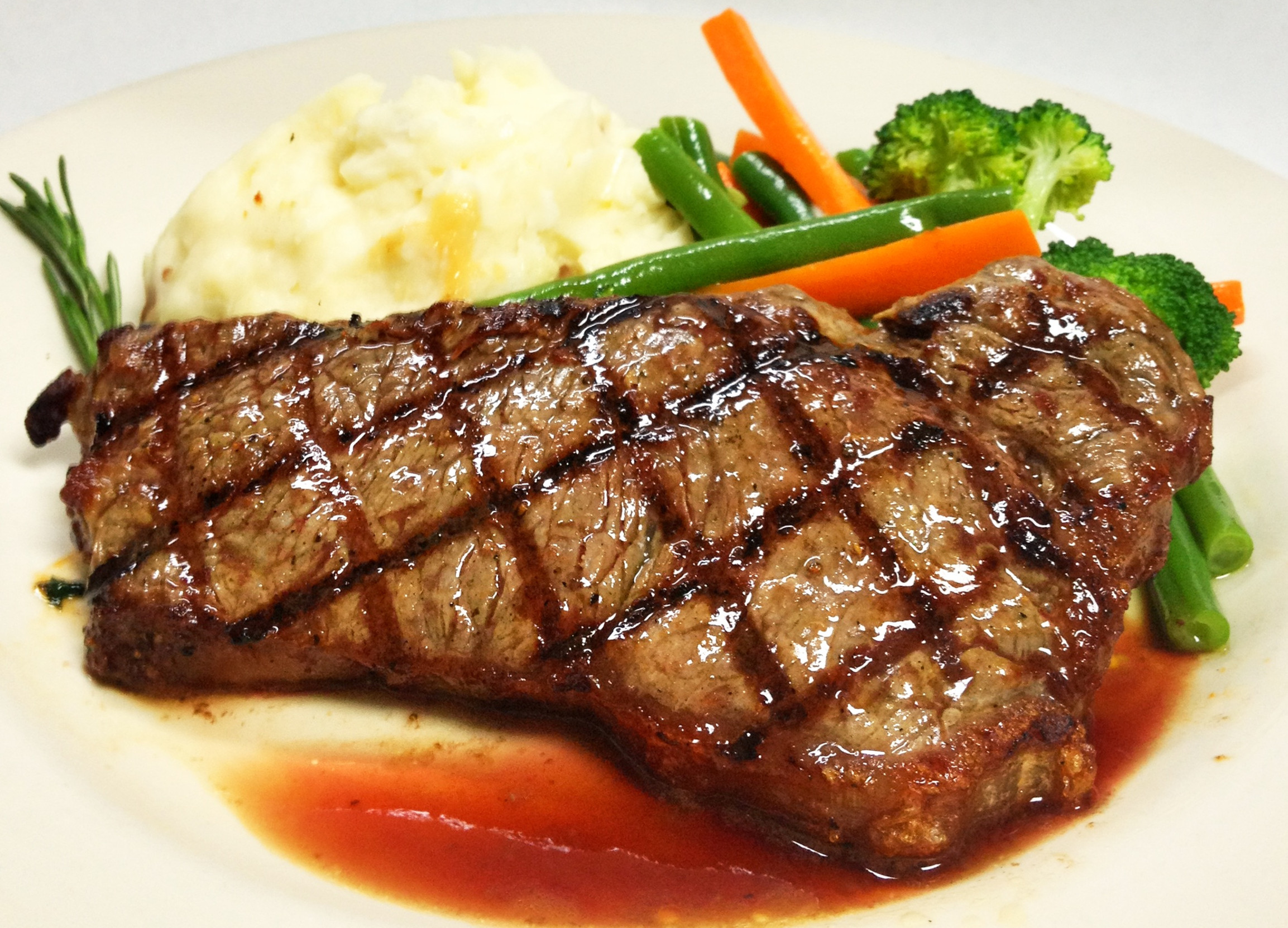 Order M3. Grilled NY Strip Steak food online from Pomodoro store, New York on bringmethat.com