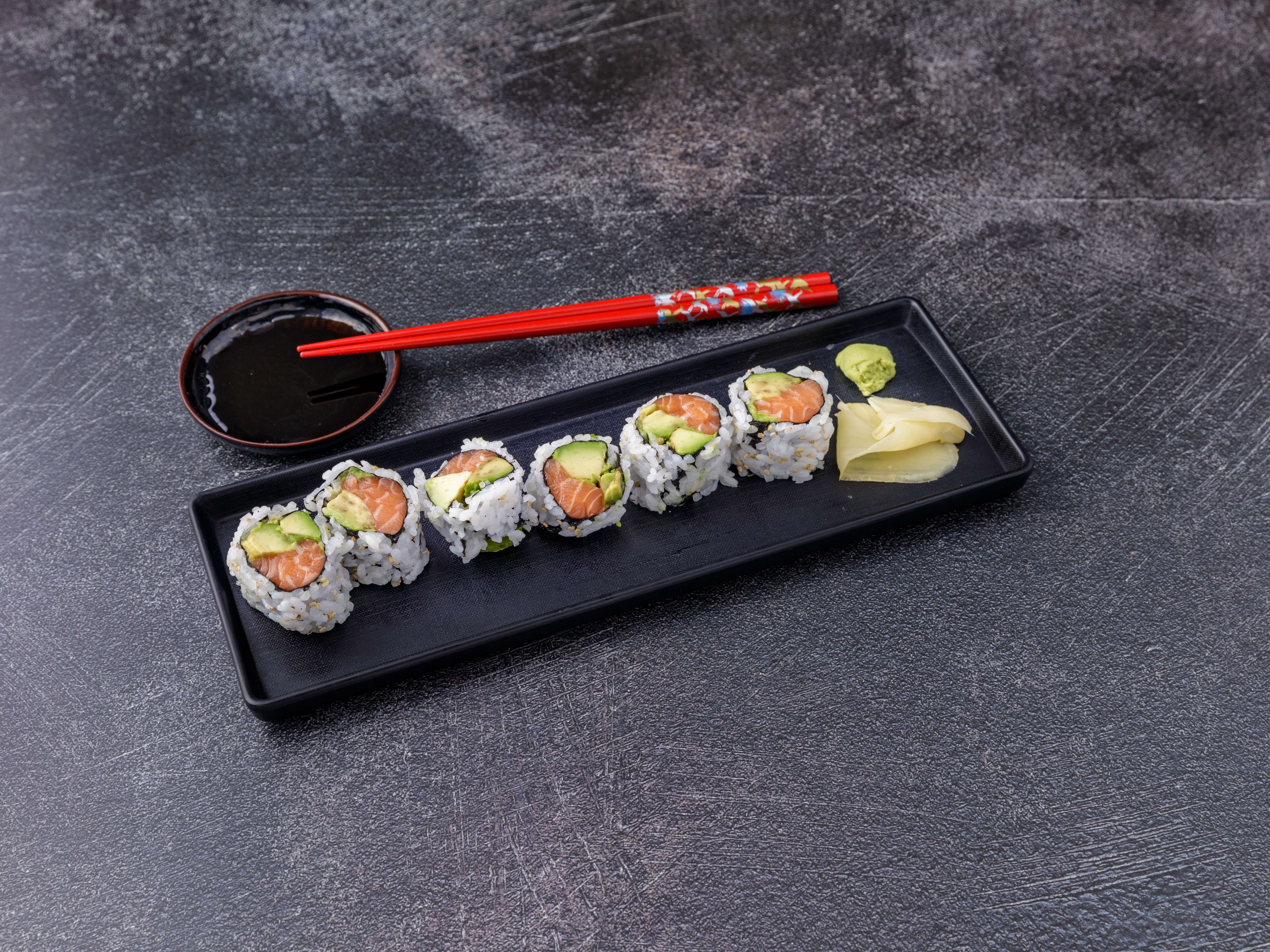 Order 15. Salmon Avocado Roll food online from Sushi Yu 2 store, New York on bringmethat.com