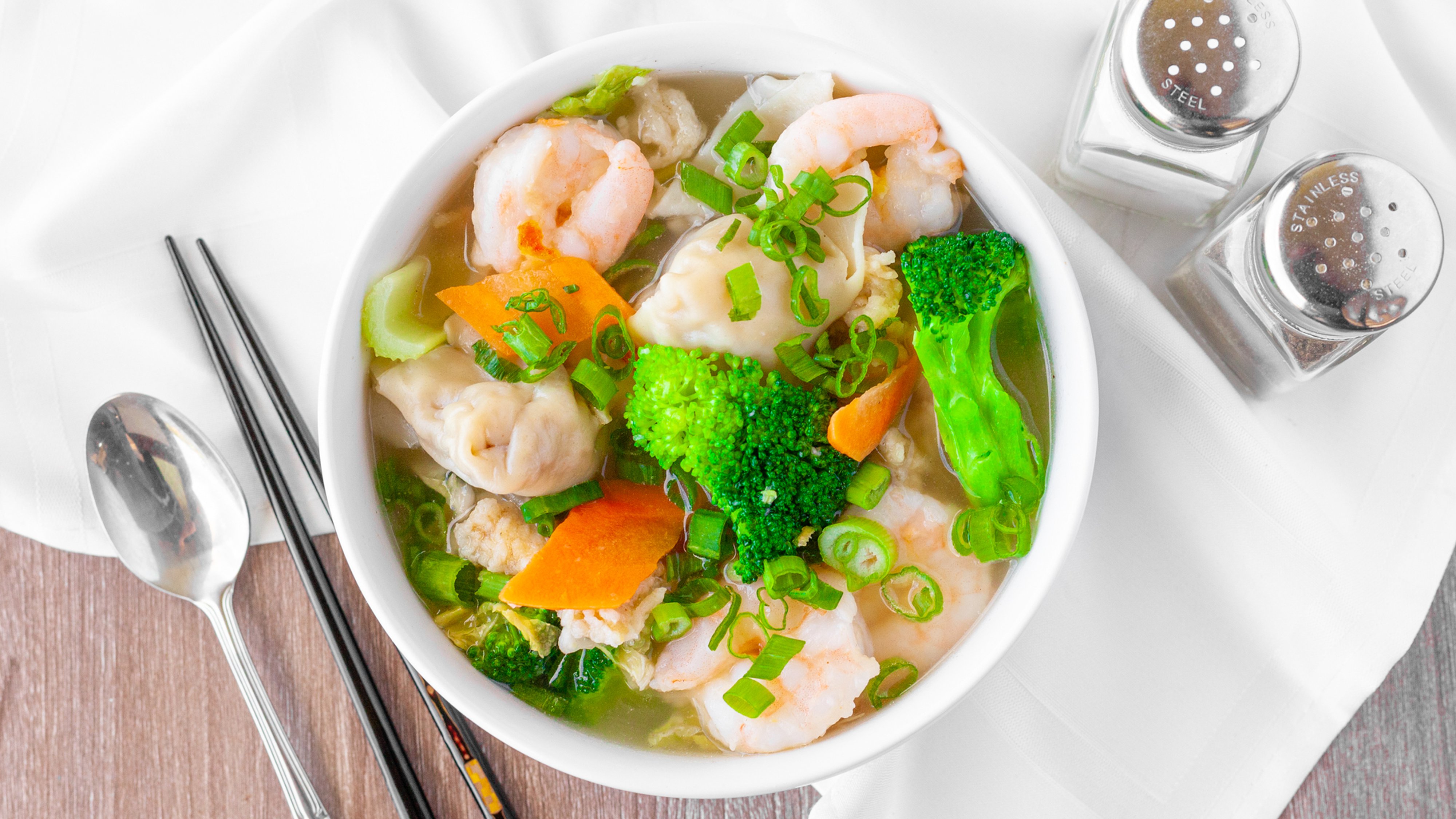 Order  Wor Wonton Soup food online from Panpan Wok store, Oceanside on bringmethat.com