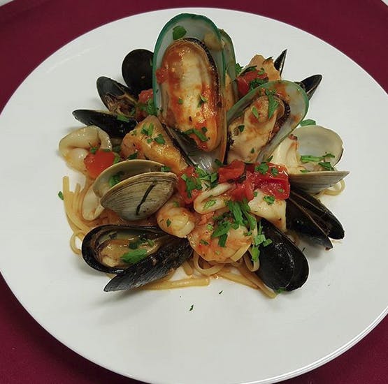 Order Linguine Mussels & Clams - Dinner food online from Lamberti's Tutti Toscani store, Cherry Hill on bringmethat.com