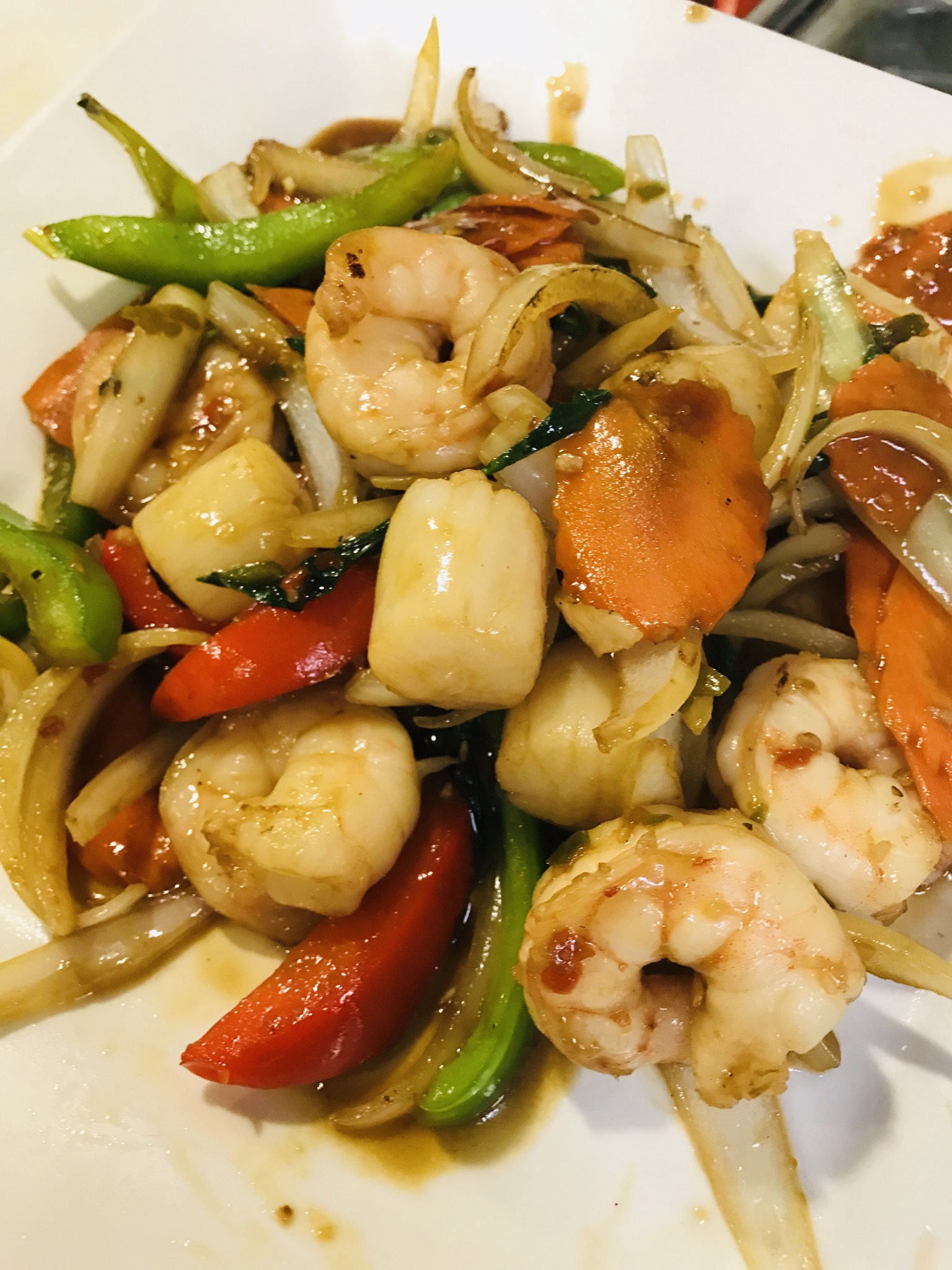 Order 41. Spicy Basil Scallop and Shrimp food online from Aromathai Vegan Restaurant store, Santa Clarita on bringmethat.com