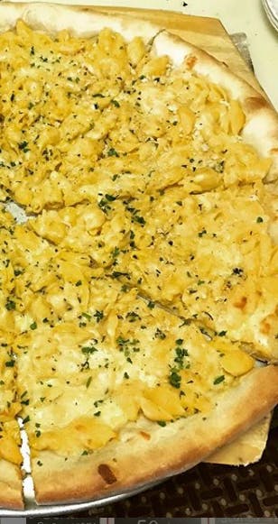 Order Mac & Cheese Pizza - Medium food online from Godfather Italian Grill store, Mays Landing on bringmethat.com