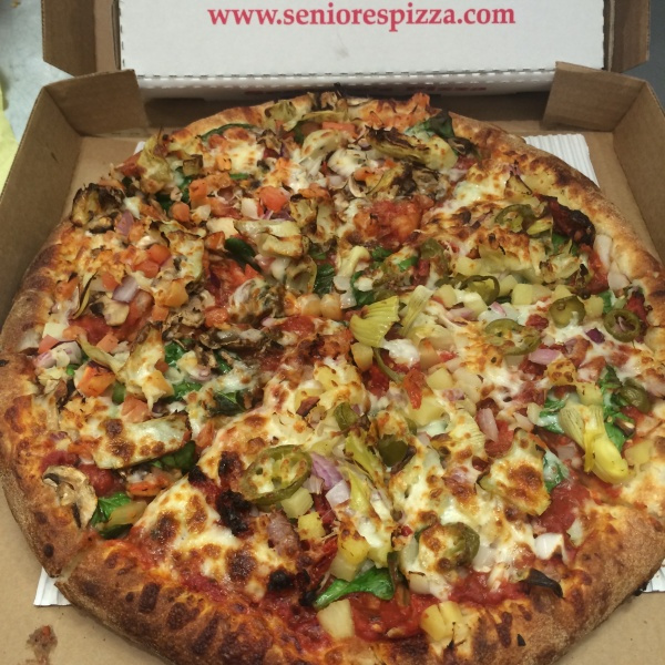 Order 08. Salute Vegeterian Pizza food online from Seniores Pizza store, San Bruno on bringmethat.com