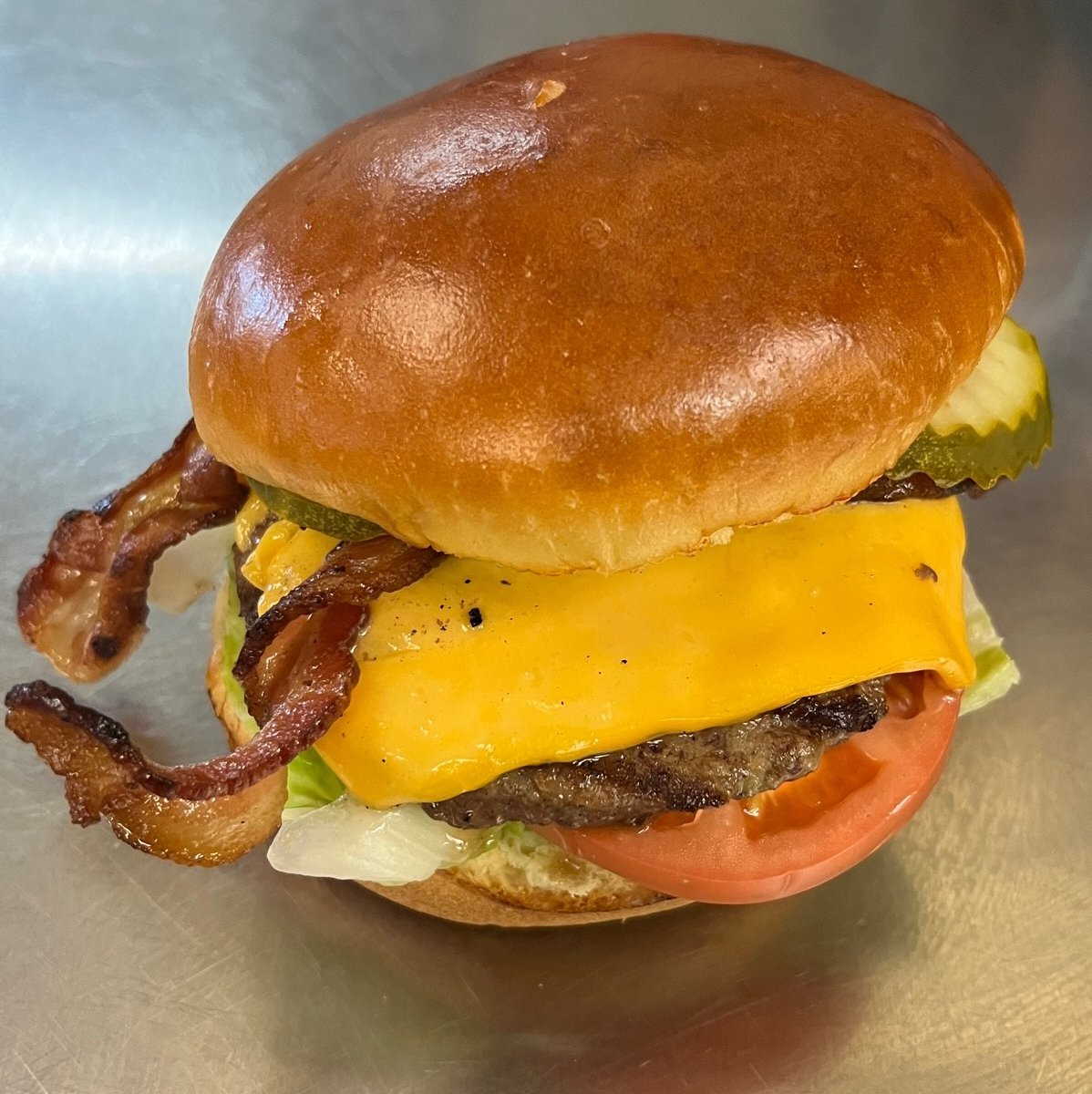 Order Angus Fresh Bacon Cheeseburger food online from Tom And Jerry store, Rockford on bringmethat.com