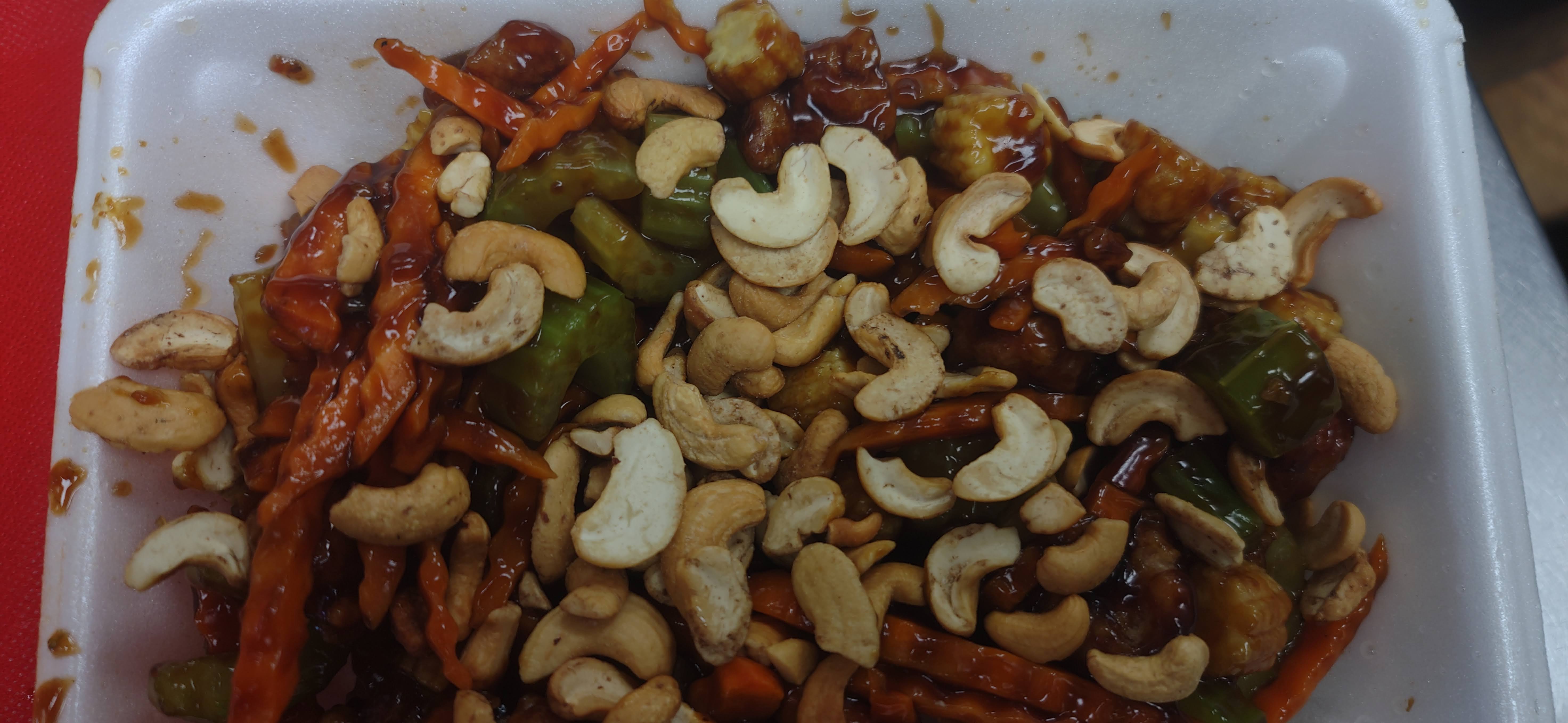 Order 151. Chicken with Cashew Nuts  food online from China Wok store, Lima on bringmethat.com