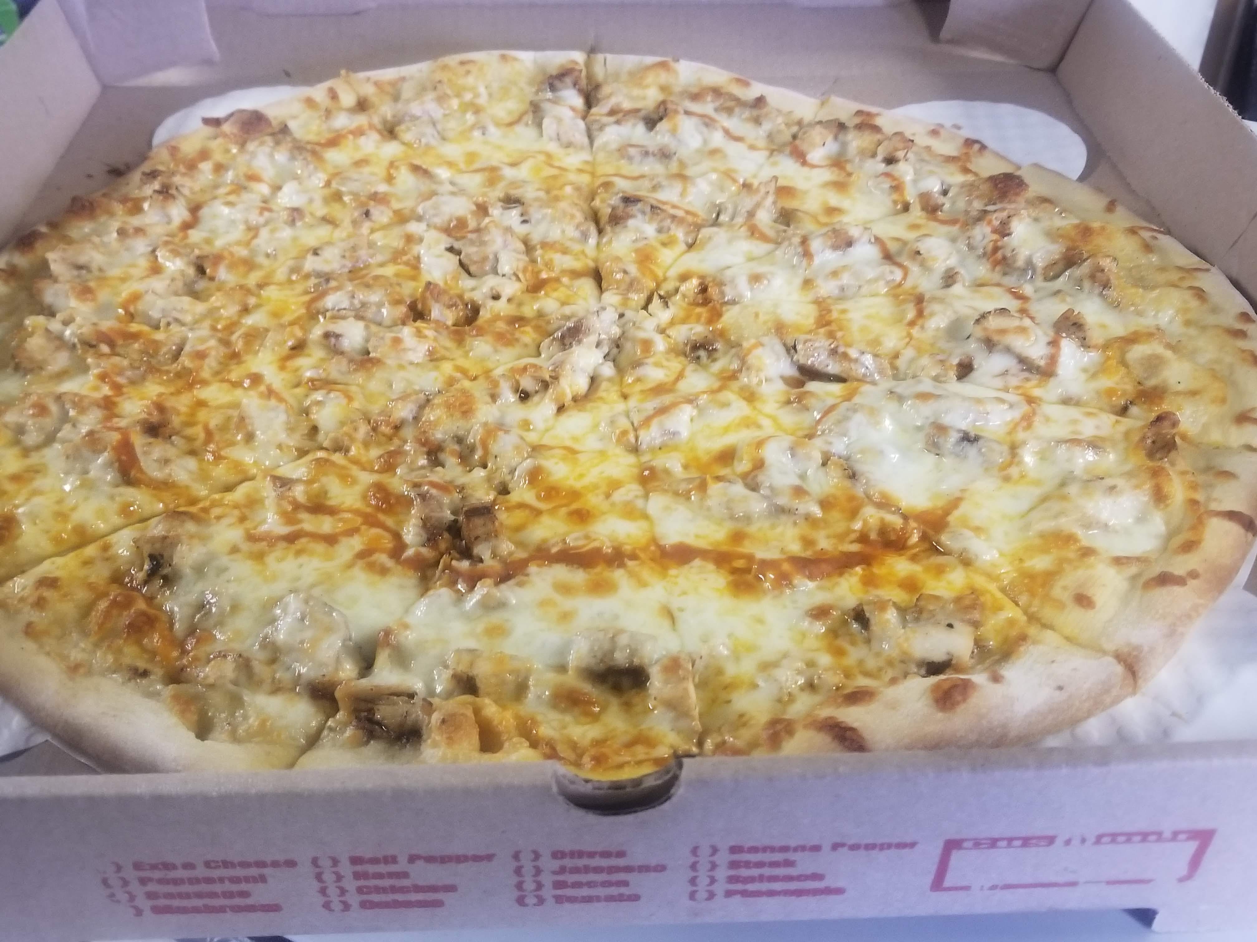 Order BBQ Chicken Pizza - Small 10" (4 Cut) food online from Novotny's Groceries & Pizza store, Worthington on bringmethat.com