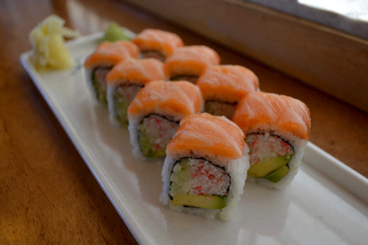 Order Cali Salmon Roll food online from Japan Express store, Glendale on bringmethat.com