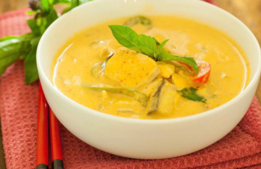 Order 66. Yellow Curry food online from Thai V Express store, New York on bringmethat.com