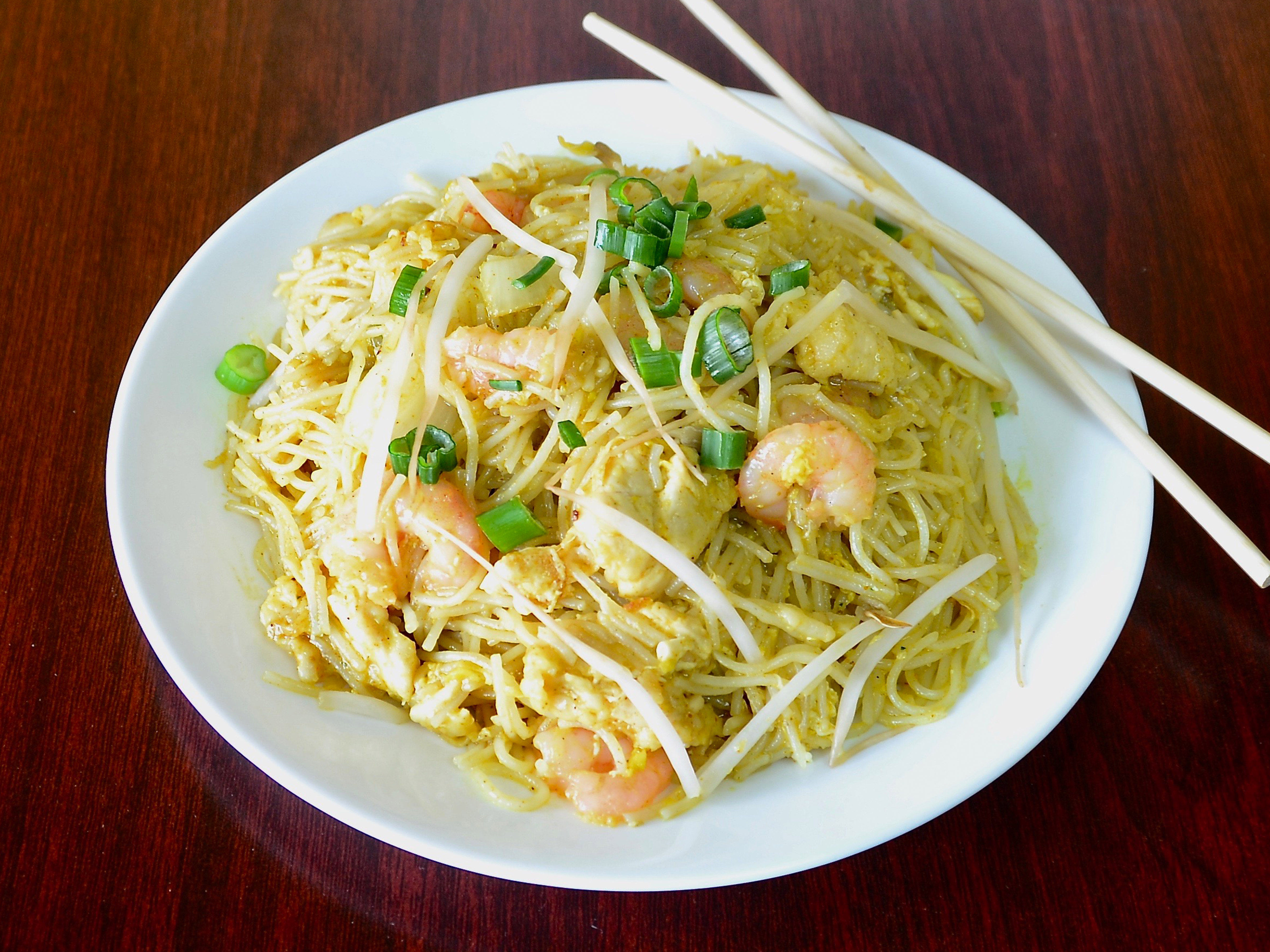 Order Singapore Rice Noodles food online from Hong KONG Express store, Chicago on bringmethat.com