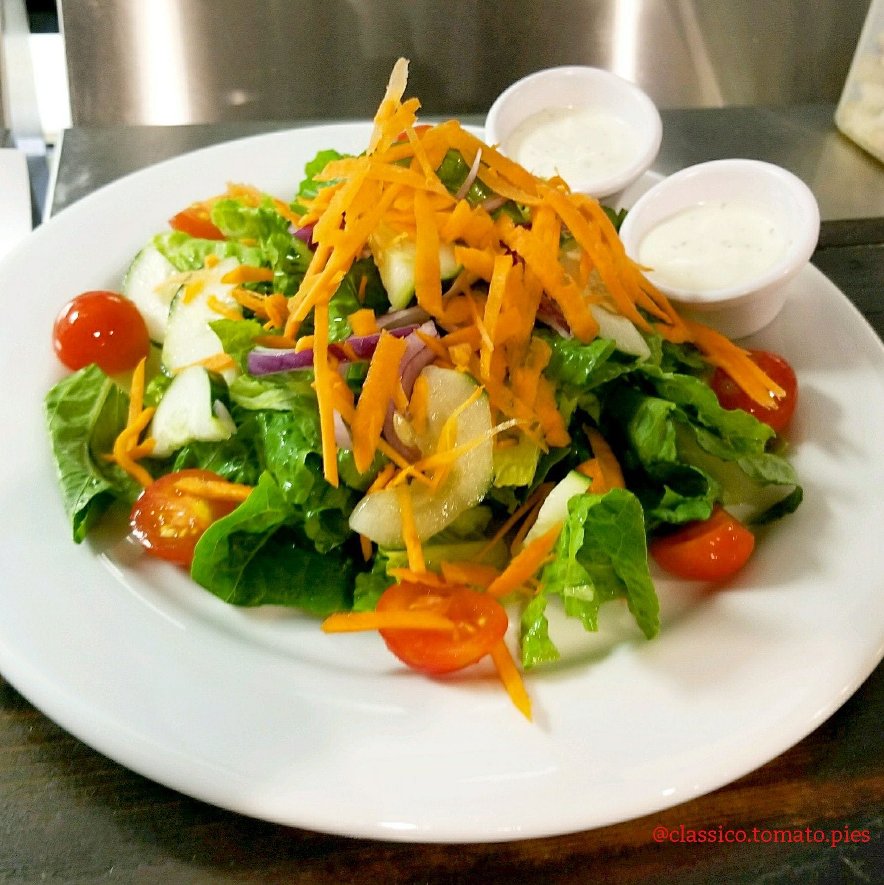 Order Garden Salad - Small food online from Classico Tomato Pies store, West Windsor on bringmethat.com