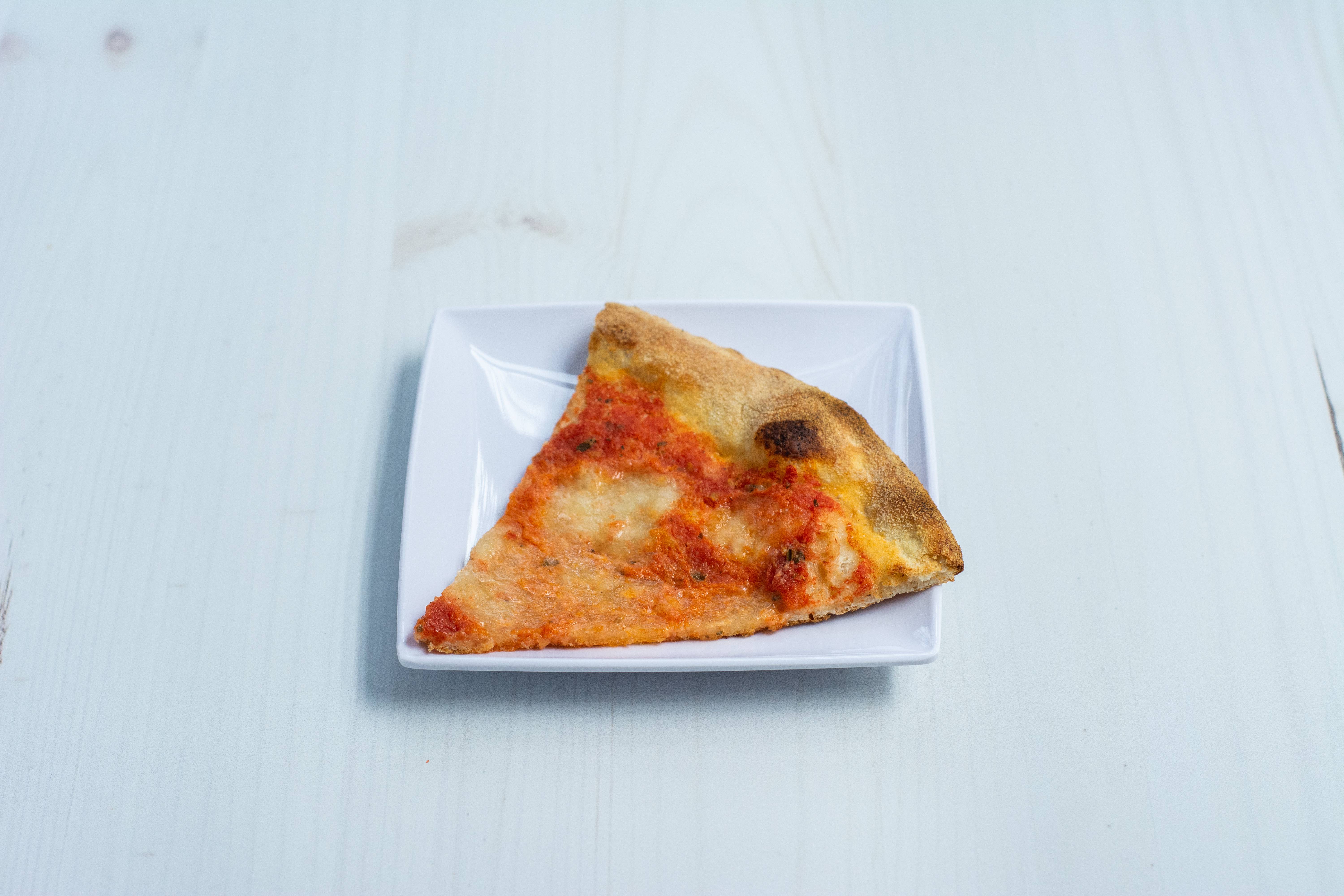 Order Pizza Margherita food online from Amici brentwood store, Santa Monica on bringmethat.com