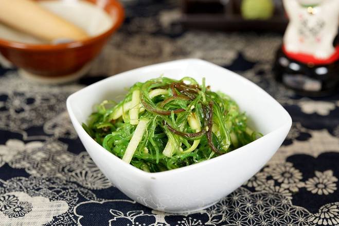 Order Seaweed Salad food online from Osaka sushi express & fresh fruit smoothies store, Chicago on bringmethat.com
