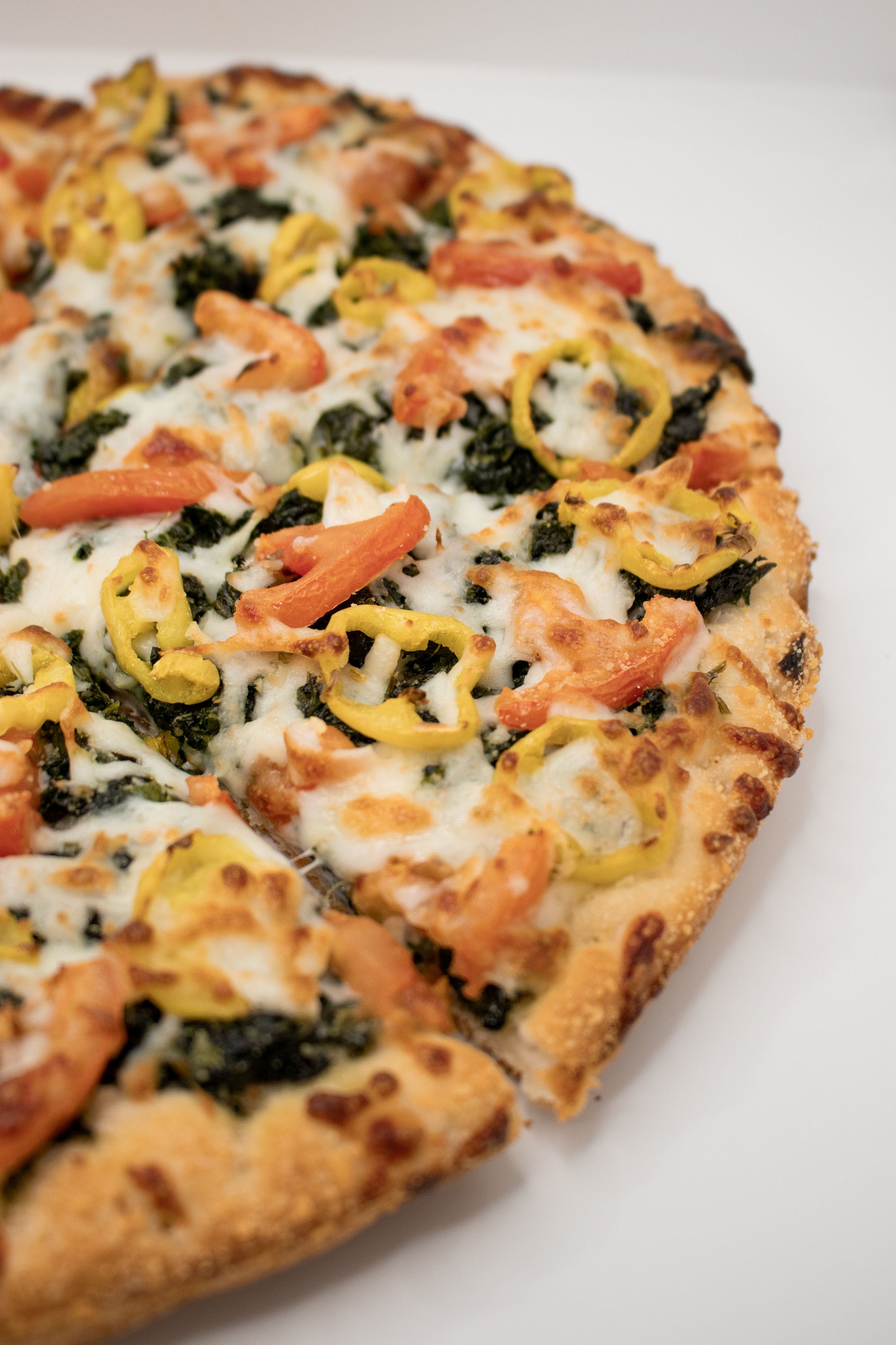 Order Spinach Italiano Round Pizza - 7" (4 Slices) food online from Pizza Joe's store, Boardman on bringmethat.com
